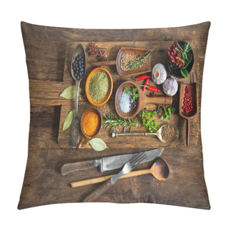 Personality  Colorful Spices On Wooden Table Pillow Covers