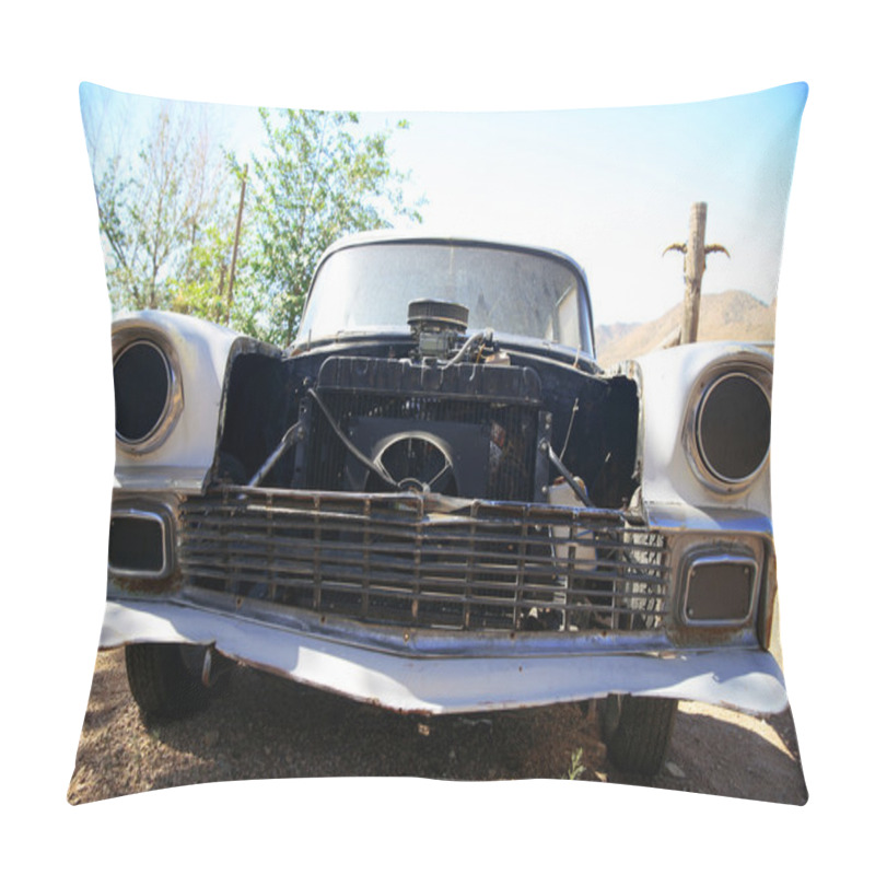 Personality  Old classical american car in desert pillow covers