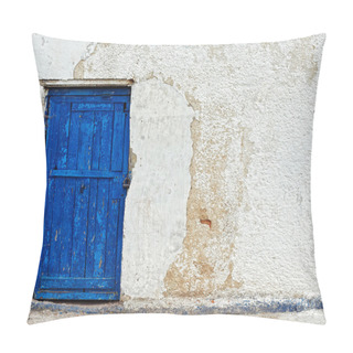 Personality  Old House White Wall With Blue Door Pillow Covers