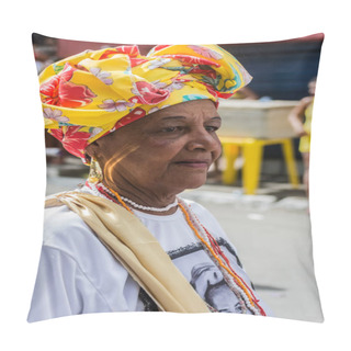 Personality  Salvador, Bahia, Brazil - July 02, 2015: People Are Seen During The Bahia Independence Parade In Lapinha Neighborhood In Salvador. Pillow Covers