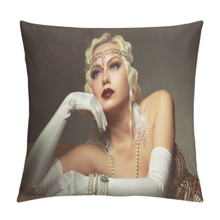 Personality  Beautiful Woman Retro Flapper Style Woman  Retro Vintage Roaring 20s Pillow Covers