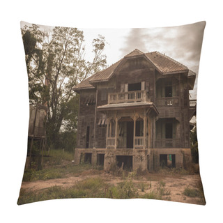 Personality  Abandoned Old House Pillow Covers