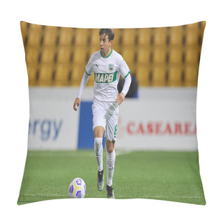 Personality  Maxime Lopez Player Of Sassuolo, During The Match Of The Italian Football League Serie A Between Benevento Vs Sassuolo Final Result 0-1, Match Played At The Ciro Vigorito Stadium In Benevento. Italy, April 12, 2021. Pillow Covers