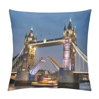 Personality  Tower Bridge View Pillow Covers