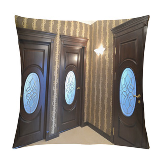 Personality  Wooden Brown Doors In A Hall Pillow Covers