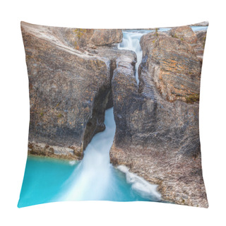 Personality  Natural Bridge At Yoho National Park Pillow Covers