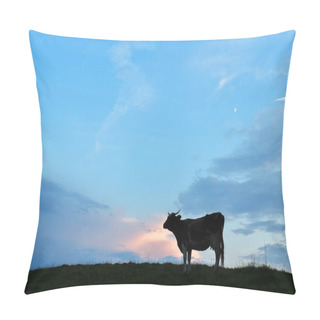 Personality  Cow Silhouette On The Top Of A Hill At Sunset Pillow Covers