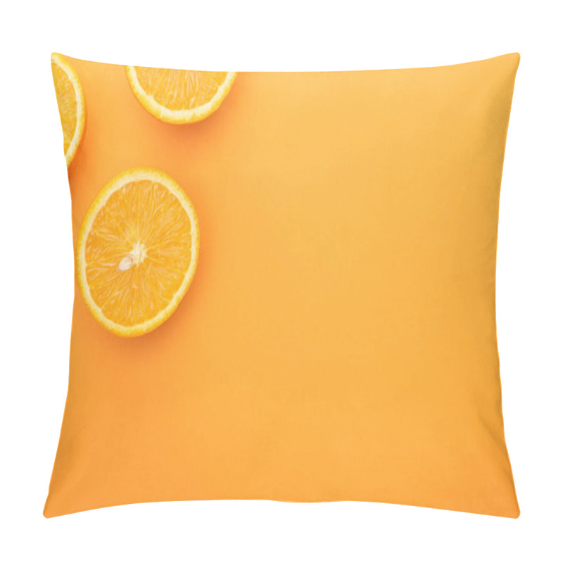 Personality  top view of ripe juicy orange slices on colorful background with copy space pillow covers