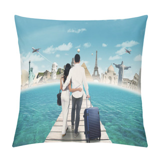Personality  Couple Going To Honeymoon On The Famous Monuments Pillow Covers