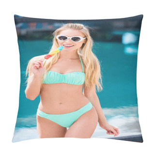 Personality  Happy Young Woman In Bikini And Vintage Sunglasses With Colorful Popsicle At Poolside Pillow Covers