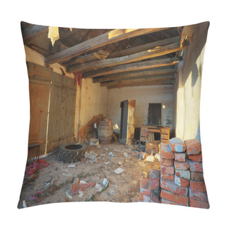 Personality  Ruined House Interior Pillow Covers