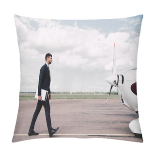 Personality  Full Length View Of Businessman In Formal Wear Holding Laptop And Folder Near Plane In Sunny Day Pillow Covers