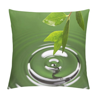 Personality  Green Leaf With Water Ripple Pillow Covers