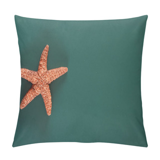 Personality  Underwater Beauty: 4K Ultra HD Image Of Starfish On Green Background Pillow Covers