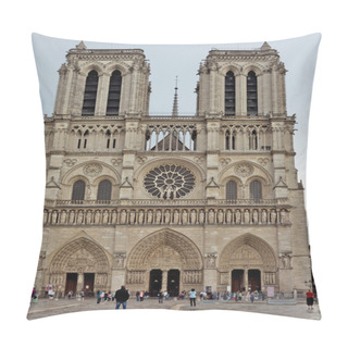 Personality  Paris - Cathedral Of Notre Dame Pillow Covers