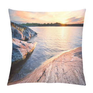 Personality  Rocky Shore In The Water Pillow Covers