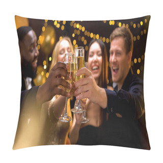 Personality  Happy Multi-ethnic Company Clinking Beverage Glasses, Celebrating New Year Pillow Covers