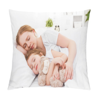 Personality  Happy Family Mother And Child Sleeping In Bed Pillow Covers