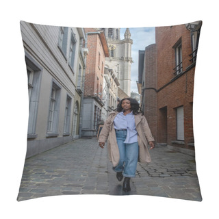 Personality  The Image Captures A Poised African Woman Enjoying A Leisurely Walk Along A Cobblestone Lane In A Historical European City. She Is Fashionably Dressed In A Casual Chic Ensemble Consisting Of A Light Pillow Covers
