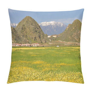 Personality  Bright Yellow Wildflowers Grow In A Field In Hemet, California. Pillow Covers