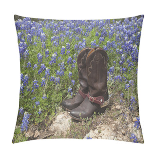 Personality  Cowboy Boots With Spurs In A Field Of Texas Bluebonnets Pillow Covers