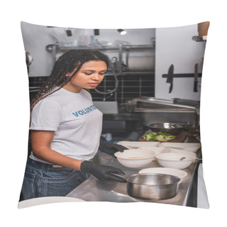 Personality  African American Woman In T-shirt With Volunteer Lettering Holding Saucepan Near Plastic Bowls  Pillow Covers
