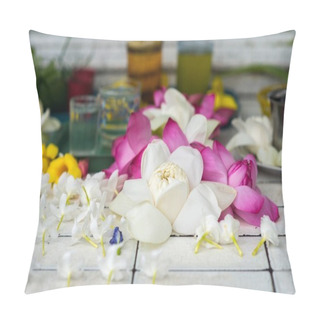 Personality  Flowers On Tiles At Buddha Temple Pillow Covers