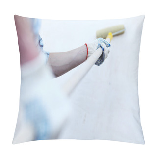 Personality  Roller On The Wall Pillow Covers