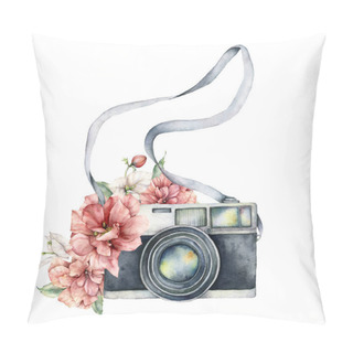 Personality  Watercolor Summer Composition Of Camera And Flowers. Hand Drawn Camera And Peonies Isolated On White Background. Illustration For Design, Logo, Prints Or Background Pillow Covers