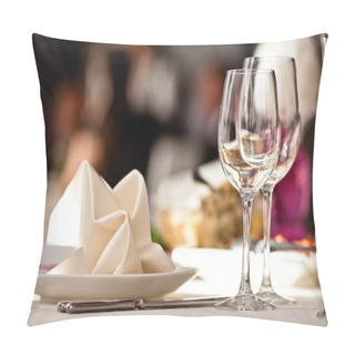 Personality  Empty Glasses Set In Restaurant Pillow Covers