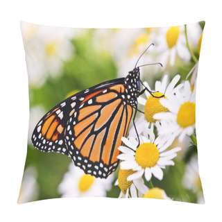 Personality  Monarch Butterfly On Flower Pillow Covers