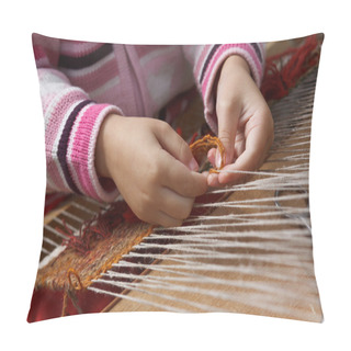 Personality  Child Learns To Weave Pillow Covers