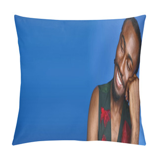 Personality  Merry African American Doctor With Glasses Waving At Mobile Phone Camera And Smiling Happily Pillow Covers