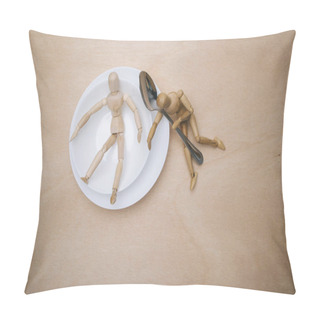 Personality  Wooden Mannequins Couple In White Plate With Spoon. Nutritional Concept Pillow Covers