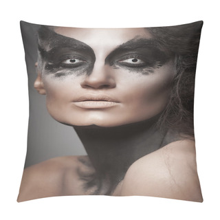 Personality  Fashion Crow Girl With White Eyes Pillow Covers