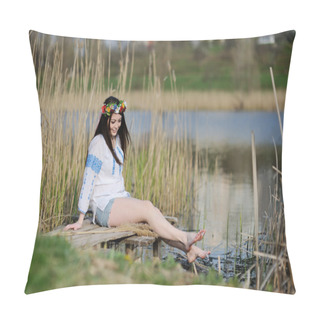 Personality  Girl Wets Feet In The River. Girl Sitting On The Bridge In The U Pillow Covers