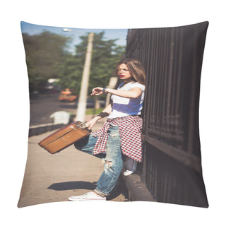 Personality  Woman With A Suitcase In The City Pillow Covers