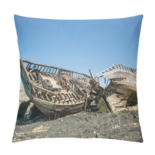 Personality  Wooden Framework Of Shipwrecks Pillow Covers
