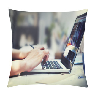 Personality  Business Woman At Laptop Corporate Focusing Concept Pillow Covers