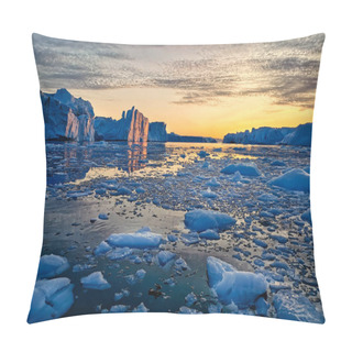 Personality  Greenland Ilulissat Glaciers At Ocean At Polar Night Pillow Covers