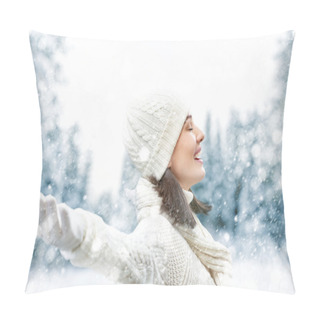 Personality  Woman On A Winter Walk Pillow Covers