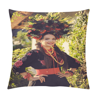 Personality  Brunette Girl In Black And Red Embroidered Ukrainian Authentic National Costume And A Wreath Of Flowers Is Posing Standing Against A White Hut. Pillow Covers