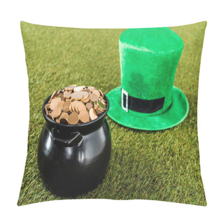 Personality  Green Hat And Pot Of Gold On Grass For St Patricks Day Pillow Covers
