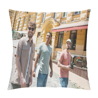 Personality  Guide In Sunglasses Leading Tour For Multicultural Tourists Walking Near Historical Buildings On Andrews Descent In Kyiv Pillow Covers