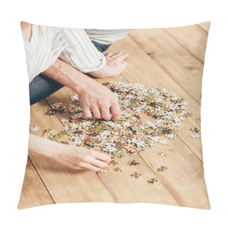 Personality  Couple Collecting Puzzle On Wooden Floor Pillow Covers