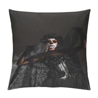 Personality  Woman In Traditional Mexican Day Of Dead Makeup Posing With Black Lace Veil On Dark Smoky Background Pillow Covers