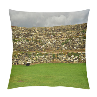 Personality  County Of Donegal, Ireland - September 15 2022 : The Grianan Of Aileach Pillow Covers