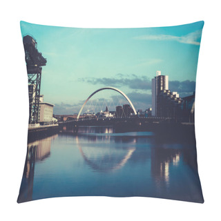 Personality  View Of The Clyde Arc Bridge And Finnieston Crane, On The River Clyde, Glasgow, Scotland Pillow Covers