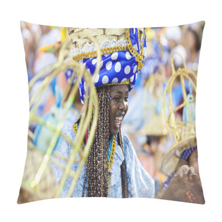 Personality  RIO DE JANEIRO - FEBRUARY 11: A Woman In Costume Singing And Dan Pillow Covers