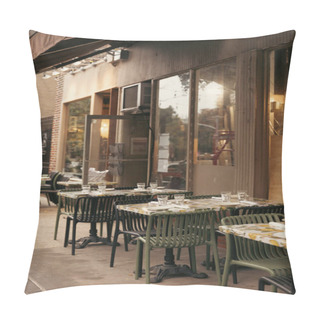 Personality  Tableware On Tables Of Outdoor Cafe On Street In New York City Pillow Covers